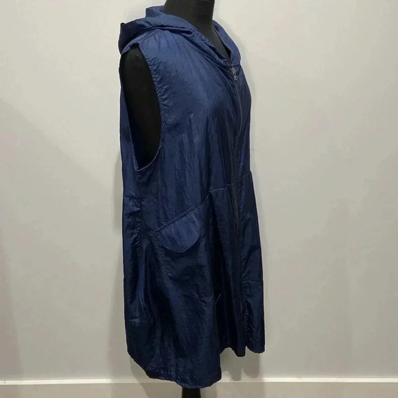 Fenini | Hooded Nylon Sleeveless Zip Up - Picture 2 of 5